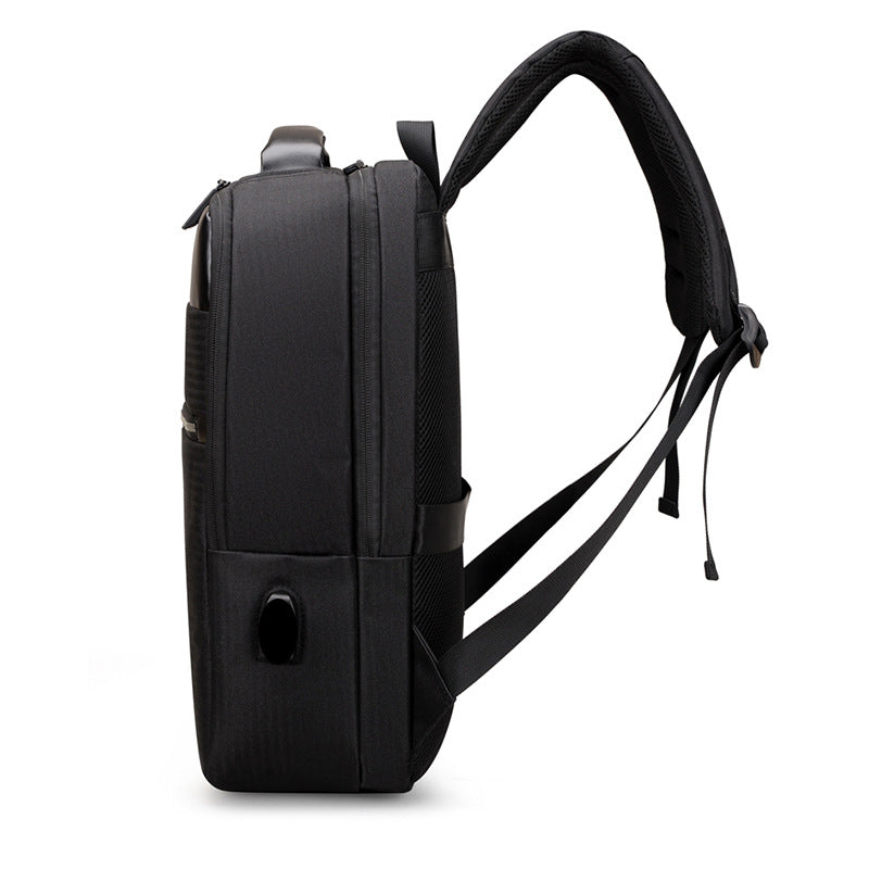 Czarny plecak na komputer USB. Torba podróżna